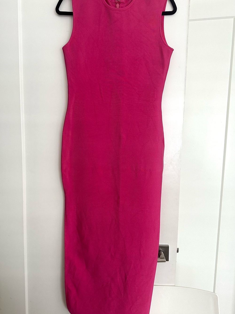 Sleek Fuchsia Sleeveless Bodycon Dress - Women's Size M Brand New